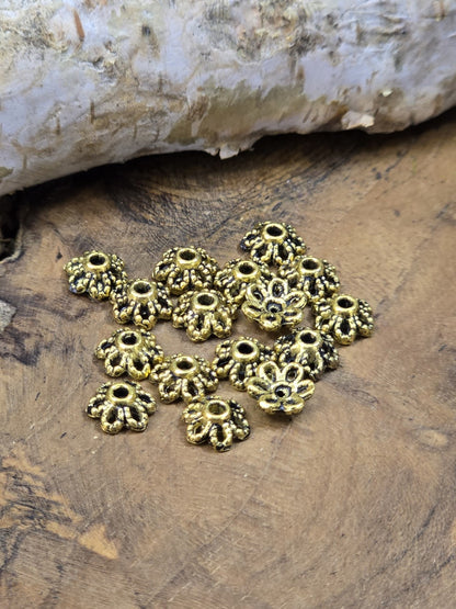 Antikgoldfarbene Perlenkappen mit Blütenform für DIY Schmuck und Perlenarbeiten