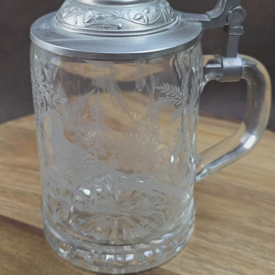 Hochwertiger Vintage Bierkrug von ALWE, 0,5L, Kristallglas mit Gravur „Fasane im Wald“ & Zinn-Deckel. Perfekt für Sammler, Naturfreunde & Biergenuss mit Stil.