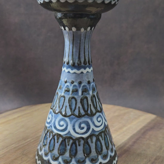 Handbemalter Kerzenständer aus Lausitzer Keramik, 1960er–70er. Mid-Century Vintage, perfekt für Sammler & Interior-Fans. Sehr guter Zustand.
