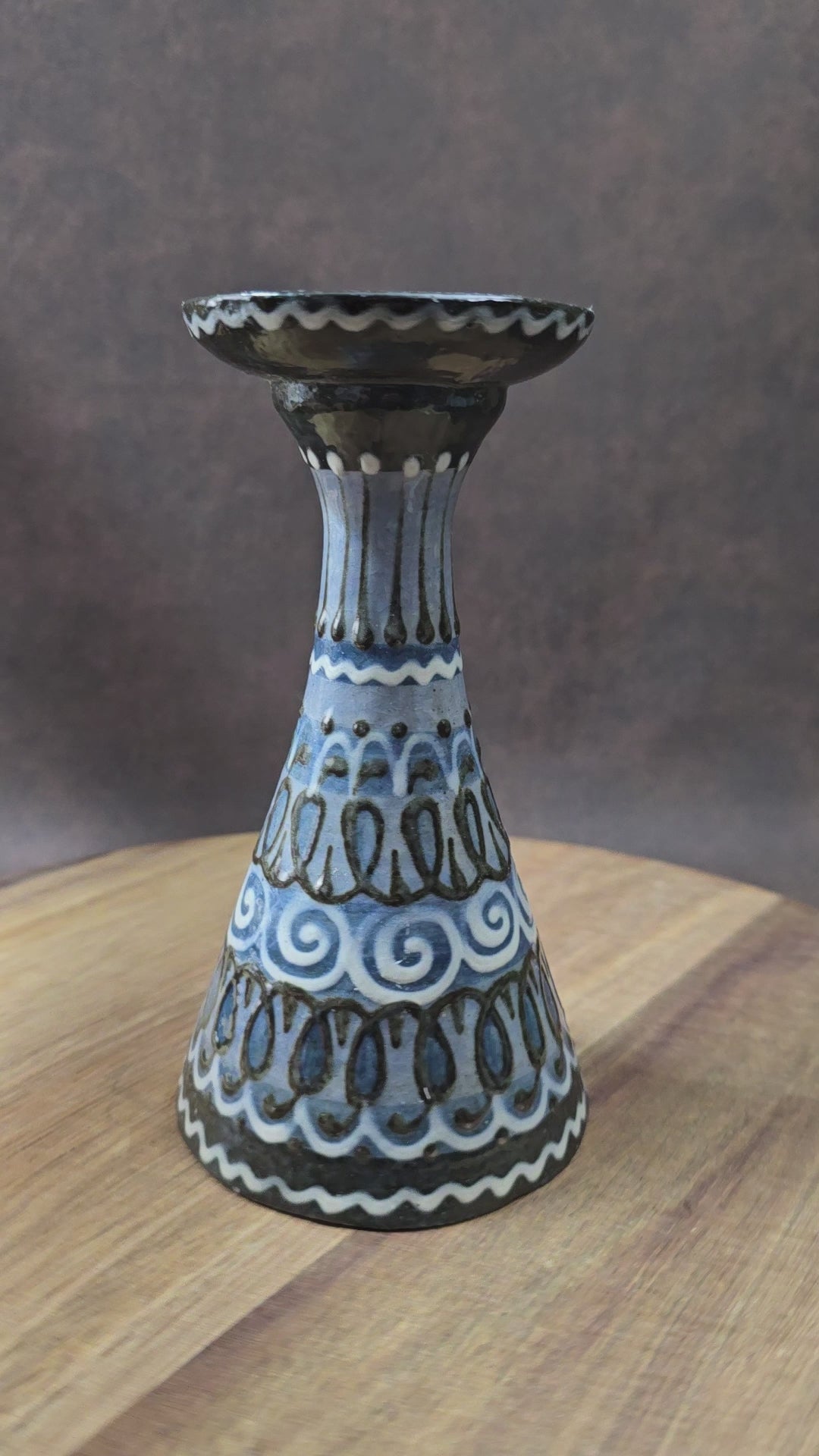 Handbemalter Kerzenständer aus Lausitzer Keramik, 1960er–70er. Mid-Century Vintage, perfekt für Sammler & Interior-Fans. Sehr guter Zustand.