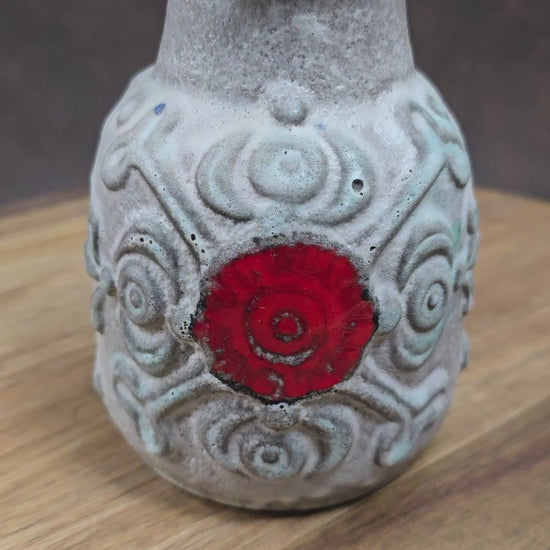 Original Überlacker Vase von 1970. Grau-rote Glasur, 12 cm hoch, sehr guter Vintagezustand. Ideal für Mid Century Deko & Sammler.