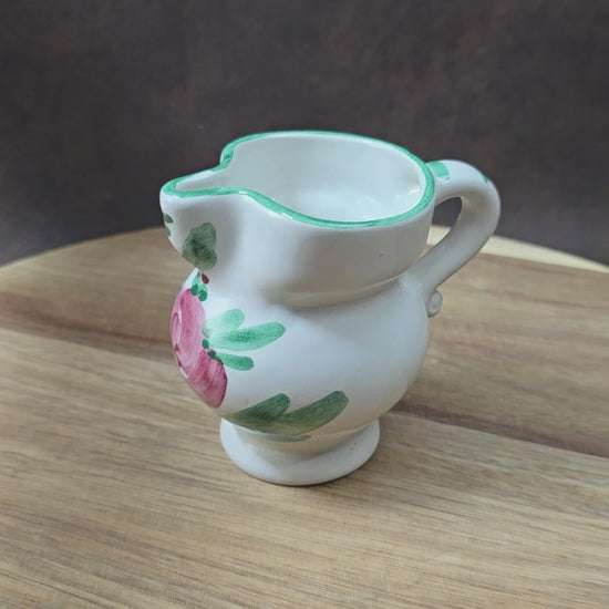 Original italienisches Vintage-Kännchen aus den 70er–80ern – handbemalt, mediterraner Landhausstil, ideal als Milchkännchen oder Dekohighlight.