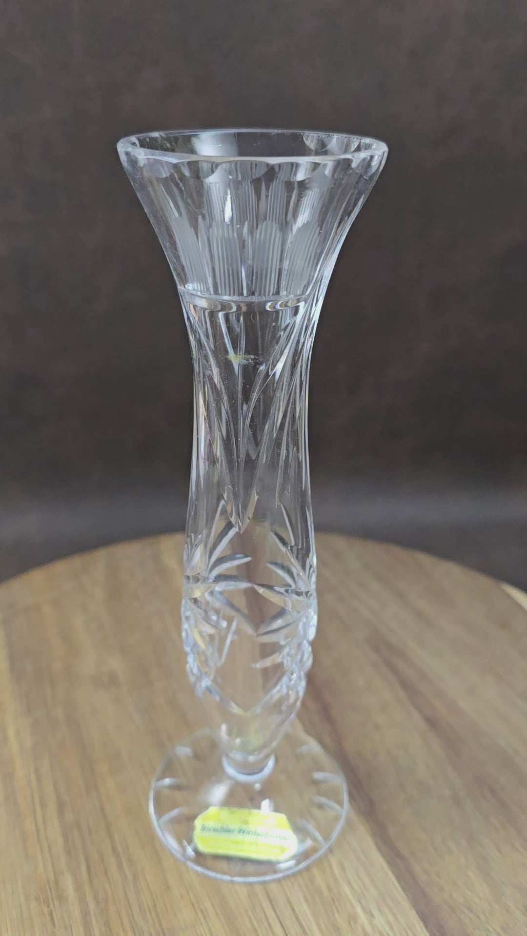Elegante Vintage Rosenvase aus Kristallglas – stilvoll & handgeschliffen, perfekt für Einzelblumen.