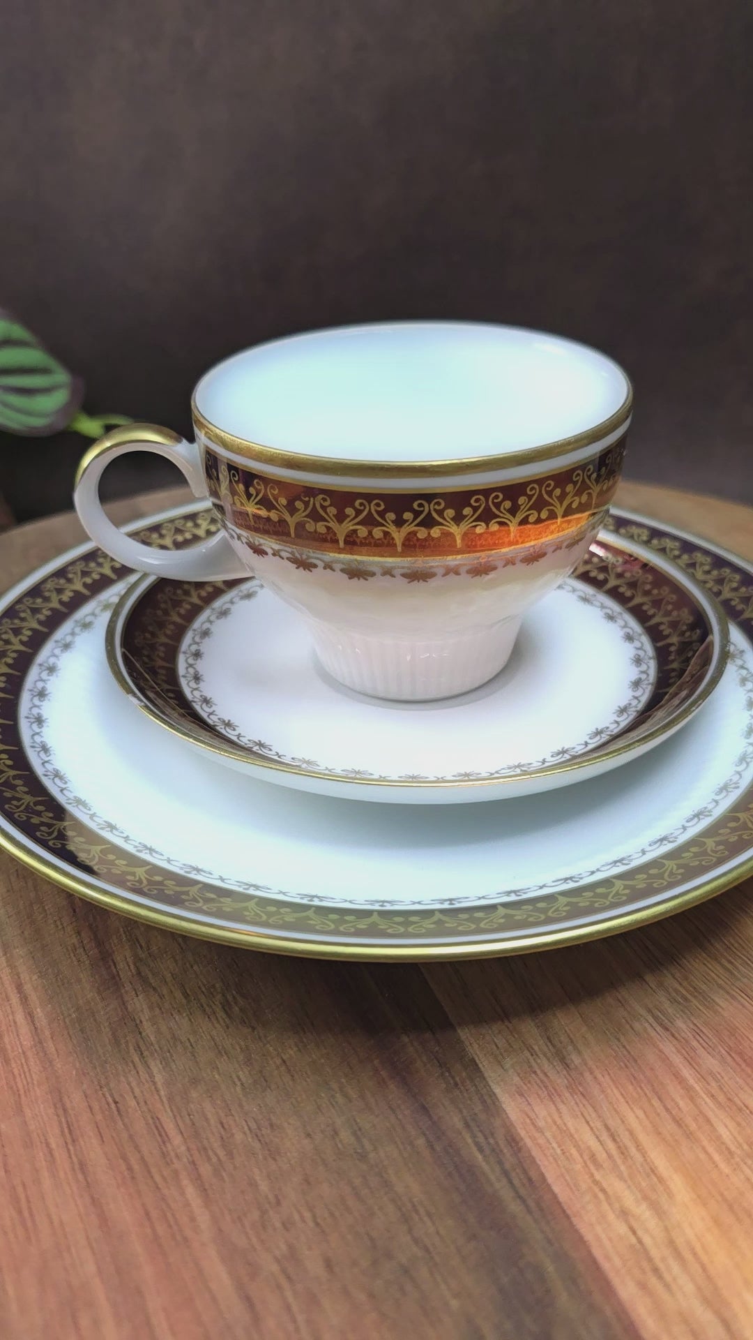 Elegantes 3-tlg. Sammelgedeck von Kahla, DDR. Perfekt für nostalgische Tafelmomente, Sammler:innen und Liebhaber:innen von Vintage-Porzellan.