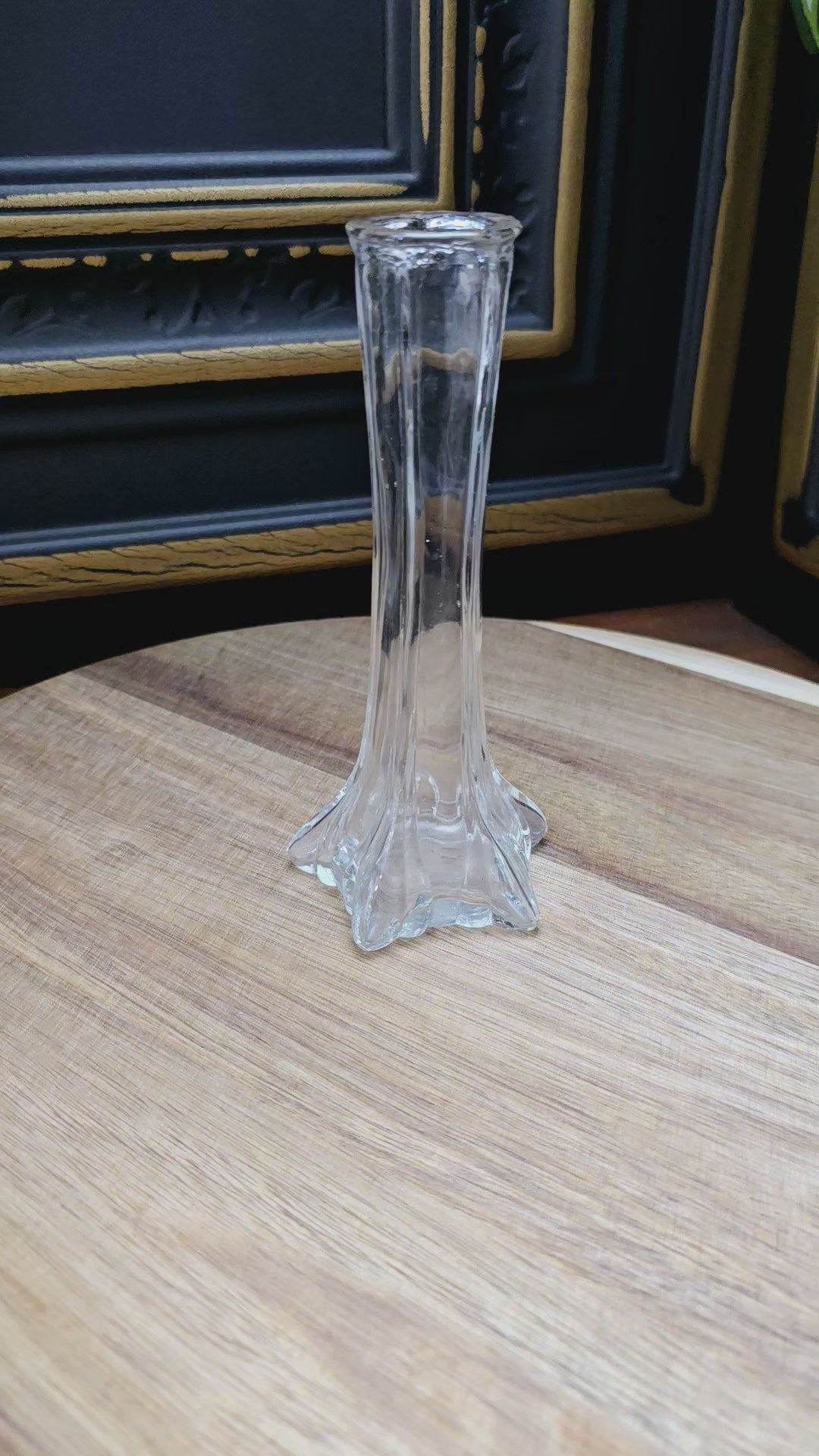 Schlanke Kristallglas-Vase mit sternförmigem Fuß – 15 cm hoch – Vintage-Design aus den 1980ern für einzelne Blumen oder zarte Deko.
