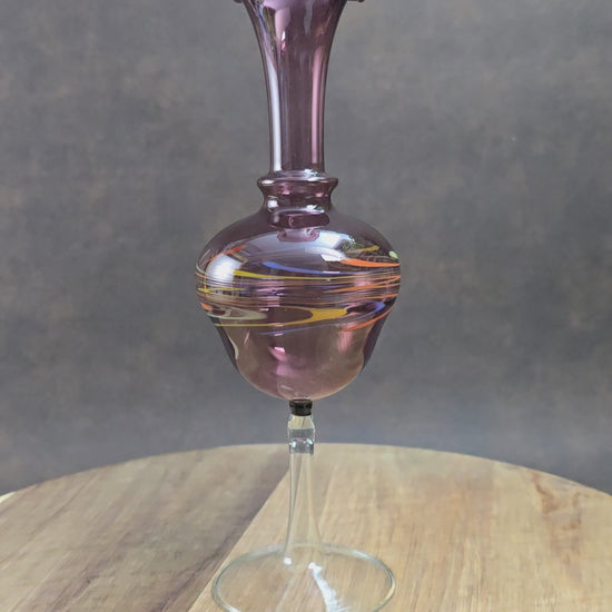 Handgeformte Vintage-Vase aus Glas mit bunten Farbwirbeln. Aus den 1970er Jahren – dekorativ & einzigartig.
