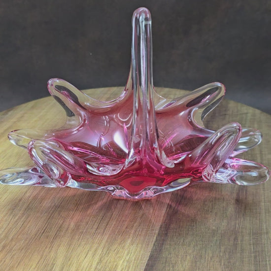 Rubinrote Designer-Glasschale im Stil von Josef Hospodka – stilvoll, authentisch, Mid-Century. Ideal für Sammler:innen oder Designfans.