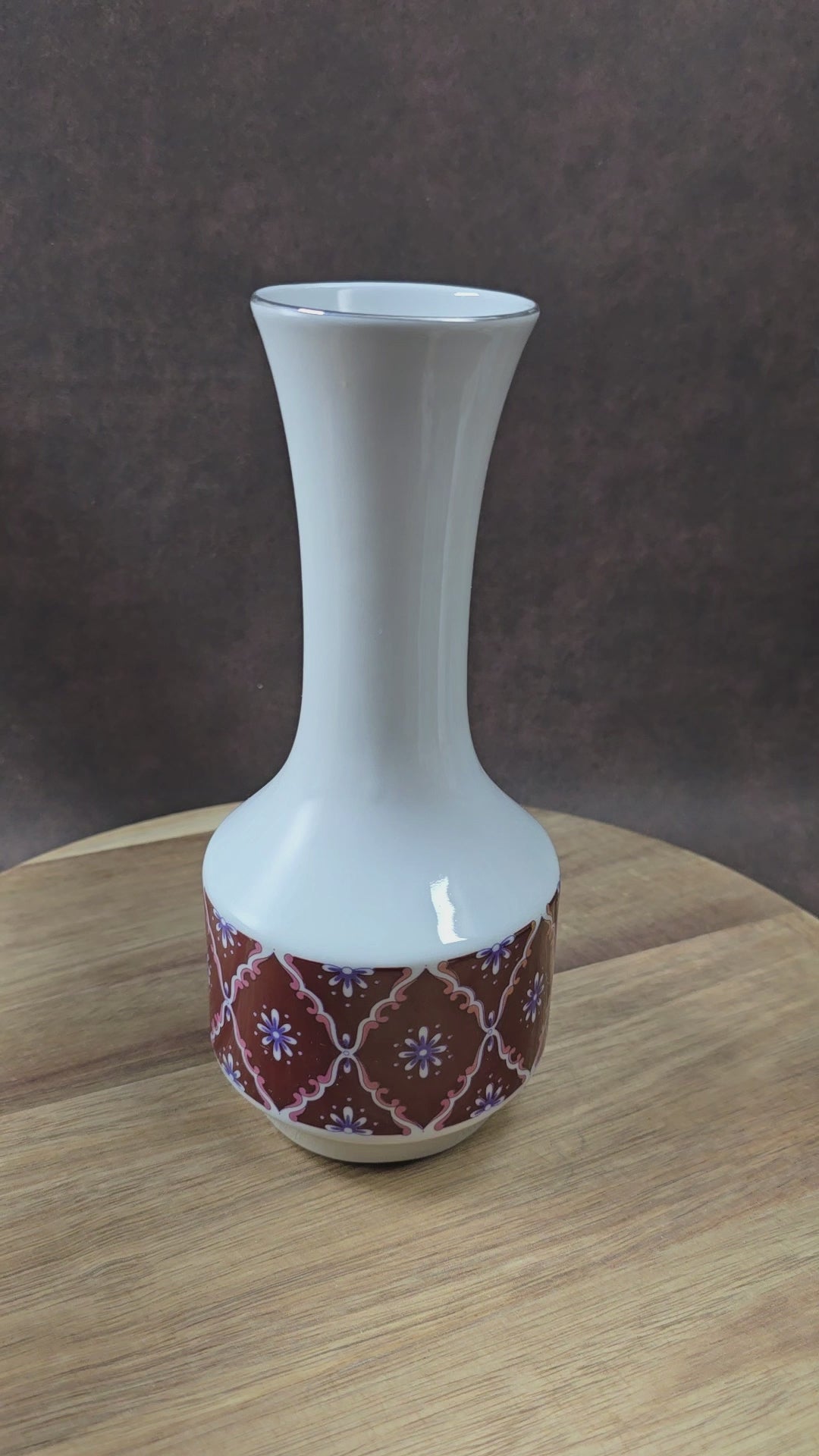Original DDR-Vase von Wagner & Apel, Thüringen. 1970er-Design mit geometrischen Blumen in Weinrot – stilvoller Vintage-Akzent für Ihr Zuhause.

