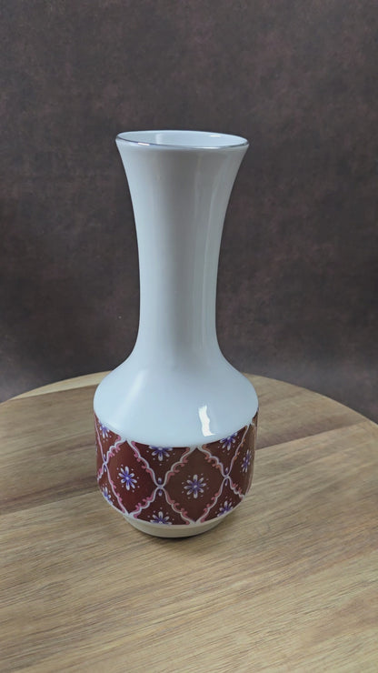 Original DDR-Vase von Wagner & Apel, Thüringen. 1970er-Design mit geometrischen Blumen in Weinrot – stilvoller Vintage-Akzent für Ihr Zuhause.


