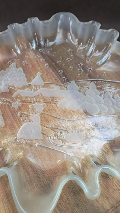 Große Weihnachtsschale von Walther Glas im Winterdorf-Design. Pressglas mit Frostrelief aus den 1990ern. Perfekt für festliche Vintage-Dekoration.