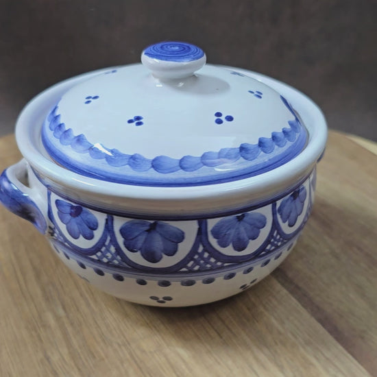 Blau-weiße Vintage-Marmeladendose (Portugal), ca. 250 ml. Handbemalte Keramik auf Fuß, sehr guter Zustand, ideal für Marmelade, Zucker, Sahne & Soßen. Charmantes Landhaus-Highlight!