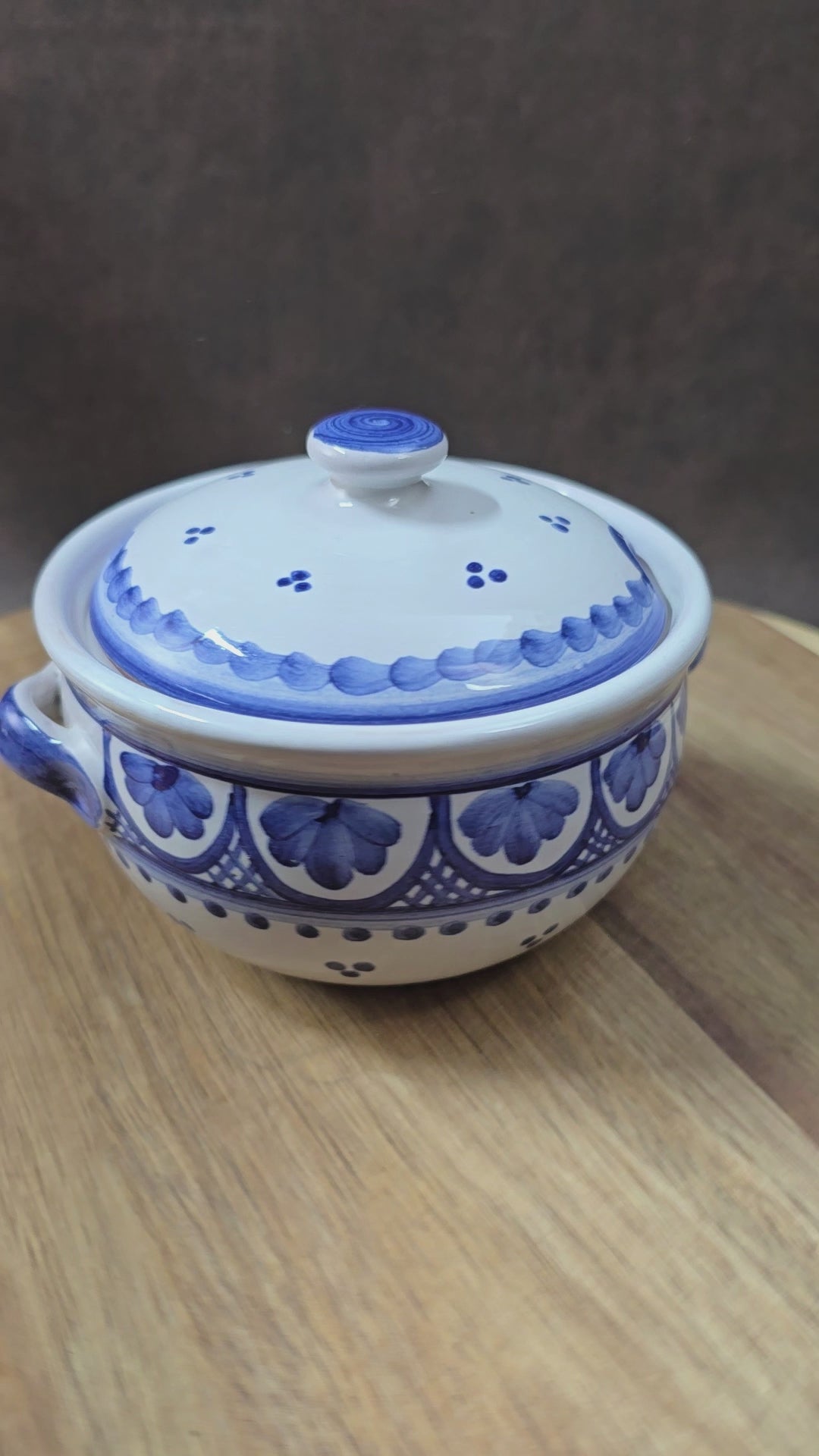 Blau-weiße Vintage-Marmeladendose (Portugal), ca. 250 ml. Handbemalte Keramik auf Fuß, sehr guter Zustand, ideal für Marmelade, Zucker, Sahne & Soßen. Charmantes Landhaus-Highlight!
