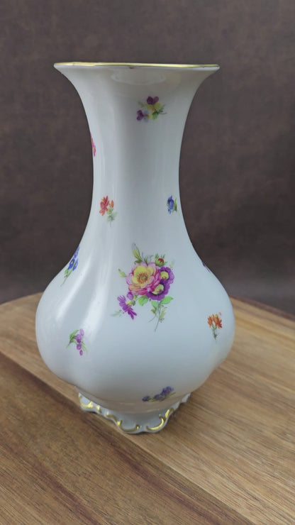 Lindner Porzellanvase mit Streublümchen aus W. Germany (ca. 1965–1975). Handarbeit, Vintagezustand – ideal für deine Blumen oder als Sammlerstück.