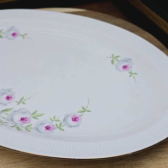 Servierplatte mit Rosenmotiv von Stadtlengsfeld Porzellan (DDR, 60er/70er). Ideal für Fleisch, Plätzchen oder als Deko. Zwei Zustände verfügbar – jetzt entdecken!