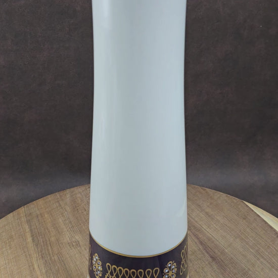 Vintage Porzellanvase von Volkstedt aus den 60ern. Kobaltblau auf Weiß mit Goldrand. 27 cm hoch, DDR-Manufakturkunst in bester Erhaltung!