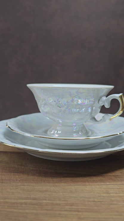 3-teiliges Walbrzych Gedeck aus den 1970ern: Weiß, Goldrand & Lusterware-Schimmer. Sehr guter Zustand, perfekter Vintage-Charme für Sammler und Teestunden.
