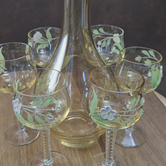 Exklusives Likörset mit Karaffe & 6 mundgeblasenen Gläsern aus Böhmen, 1950er/60er. Jedes Glas ein Unikat – perfekt für Sammler:innen & Vintageliebhaber:innen!