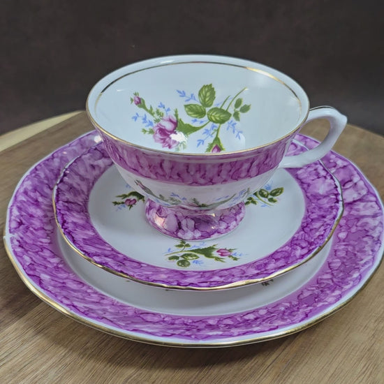 Wunderschönes Porzellan-Gedeck im Chodzież-Stil der 1970er mit Rosenmotiv & Goldrand – perfekt für Vintage-Wohnungen, Tea Time oder als Geburtstagsgeschenk.