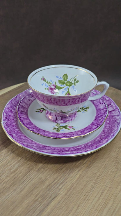 Wunderschönes Porzellan-Gedeck im Chodzież-Stil der 1970er mit Rosenmotiv & Goldrand – perfekt für Vintage-Wohnungen, Tea Time oder als Geburtstagsgeschenk.