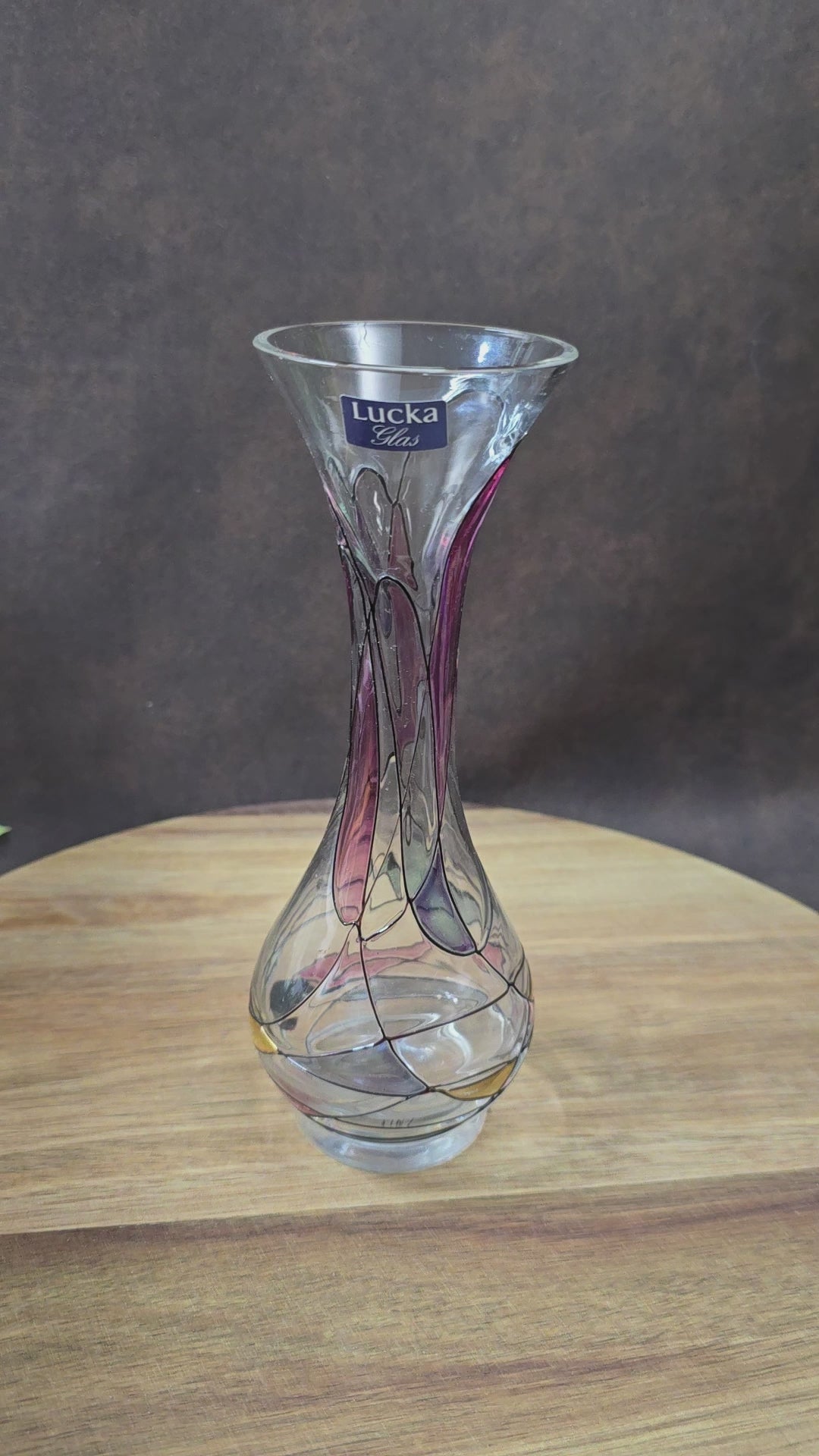 Handbemalte Lucka Glas Vase im Art-Deco-inspirierten DDR-Design. 1970er Original mit Aufkleber – ein Must-have für Vintage-Liebhaber.