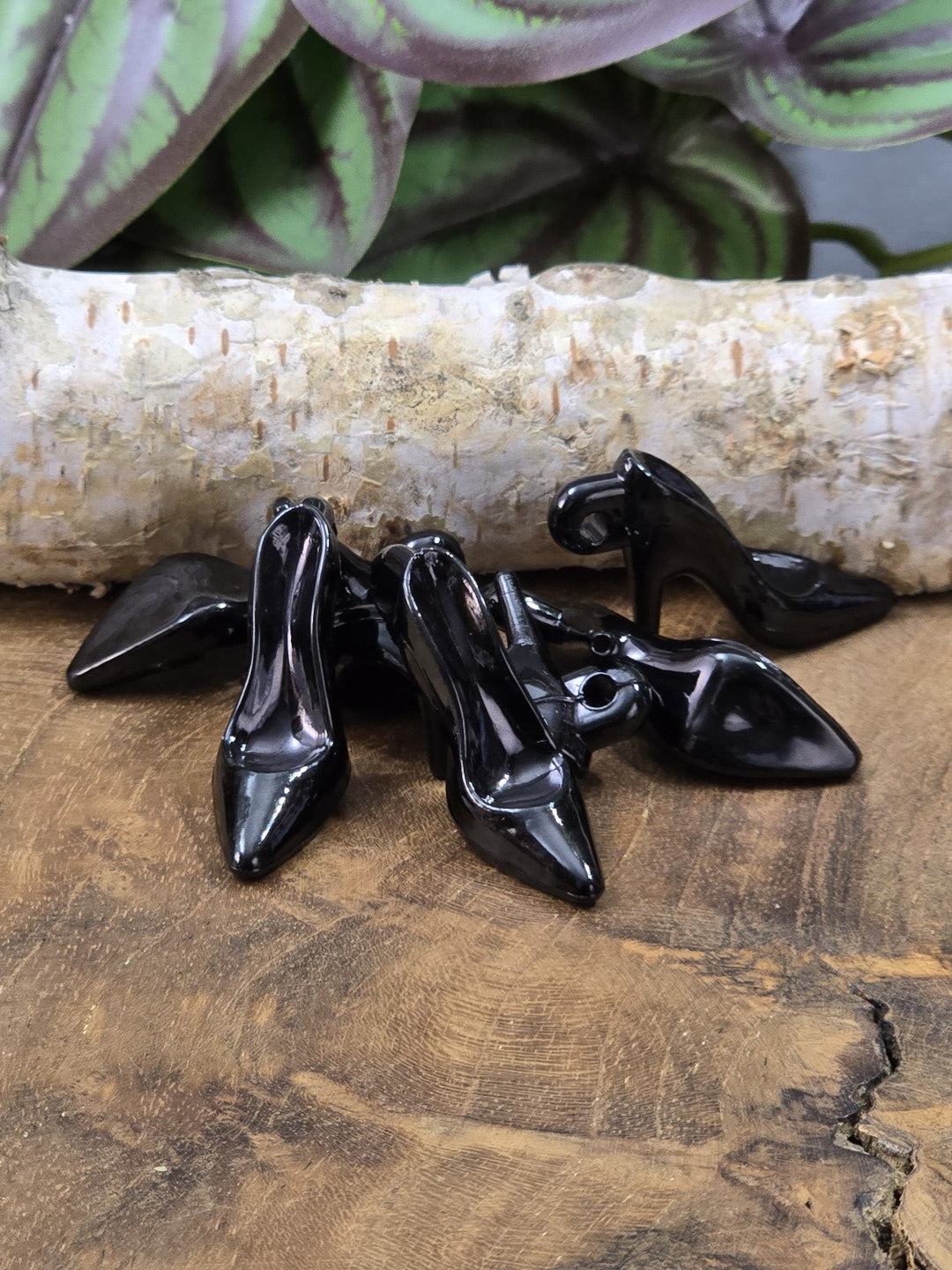 Schwarze Acryl-Pumps-Anhänger im 6er-Pack für Ketten, Armbänder und kreative Accessoires