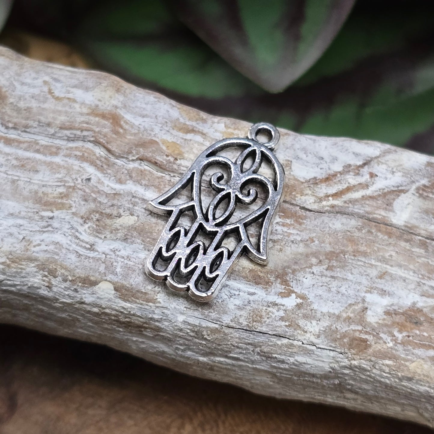 3x filigrane Hamsa Hand Anhänger (21x13mm), antik silber. Schutzsymbol & Glücksbringer für DIY-Schmuck, beidseitig geprägt, robuste Zinklegierung. Ideal für Ketten & Armbänder.