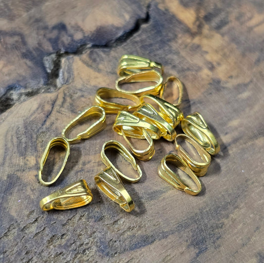20 vergoldete Anhängerösen (7,1 mm). Glänzendes DIY-Material für Schmuckherstellung. Perfekt, um Anhänger sicher an Ketten, Armbändern oder Ohrringen zu befestigen.