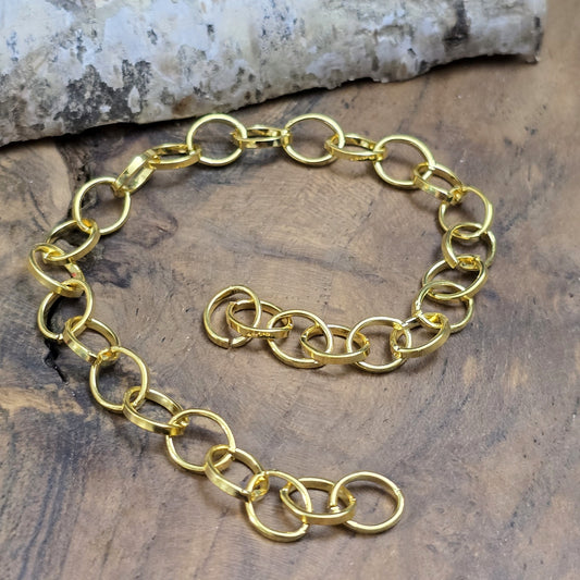20cm Teilstück Gliederkette - vergoldet - große Kettenglieder

Perfekt geeignet für die Herstellung von Armbändern sowie als Teilstücke für Choker und Halsketten.