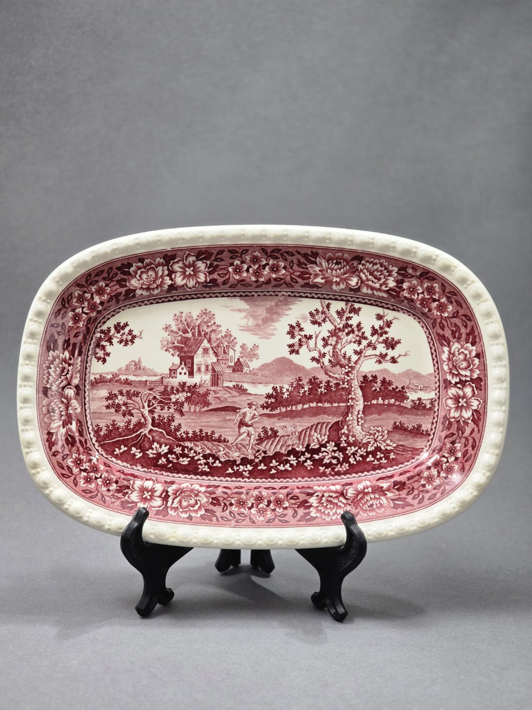 Vintage Villeroy & Boch Rusticana Servierplatte mit rotem Landschaftsdekor, floraler Bordüre und Perlrand in Frontalansicht