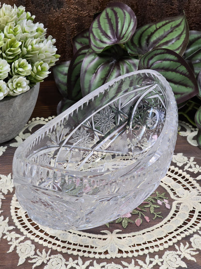 Vintage Bleikristall Jardiniere mit ovaler Form, Sternschliff und geometrischem Schliffdekor von oben fotografiert