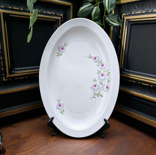 Servierplatte mit Rosenmotiv von Stadtlengsfeld Porzellan (DDR, 60er/70er). Ideal für Fleisch, Plätzchen oder als Deko. Zwei Zustände verfügbar – jetzt entdecken!