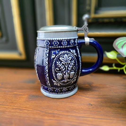 Vintage Bierkrug (0,5L) von Marzi & Remy mit Zinndeckel & Salzglasur – Hopfenmotiv – 70er/80er Jahre – West Germany