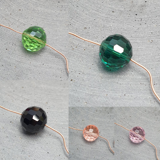 2 Kristallglasperlen geschliffen Kugel, 15mm, verschiedene Farben