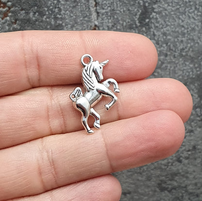 4 Anhänger, Charms, Einhorn, 24mm, silberfarbig, Schmuck Basteln