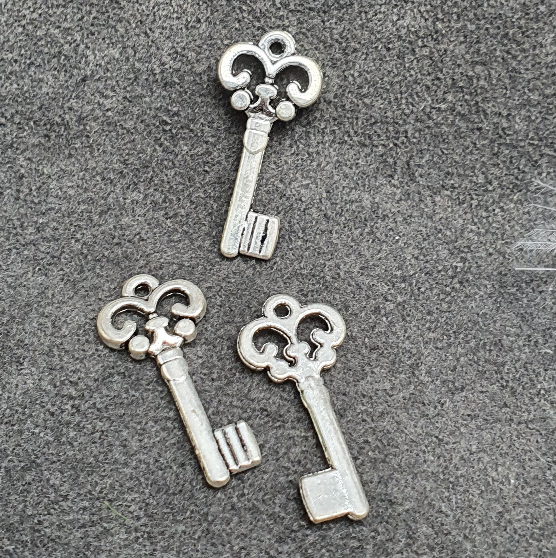 5 Anhänger, Schlüssel, 21mm, antik silberfarbig, Schmuck Basteln