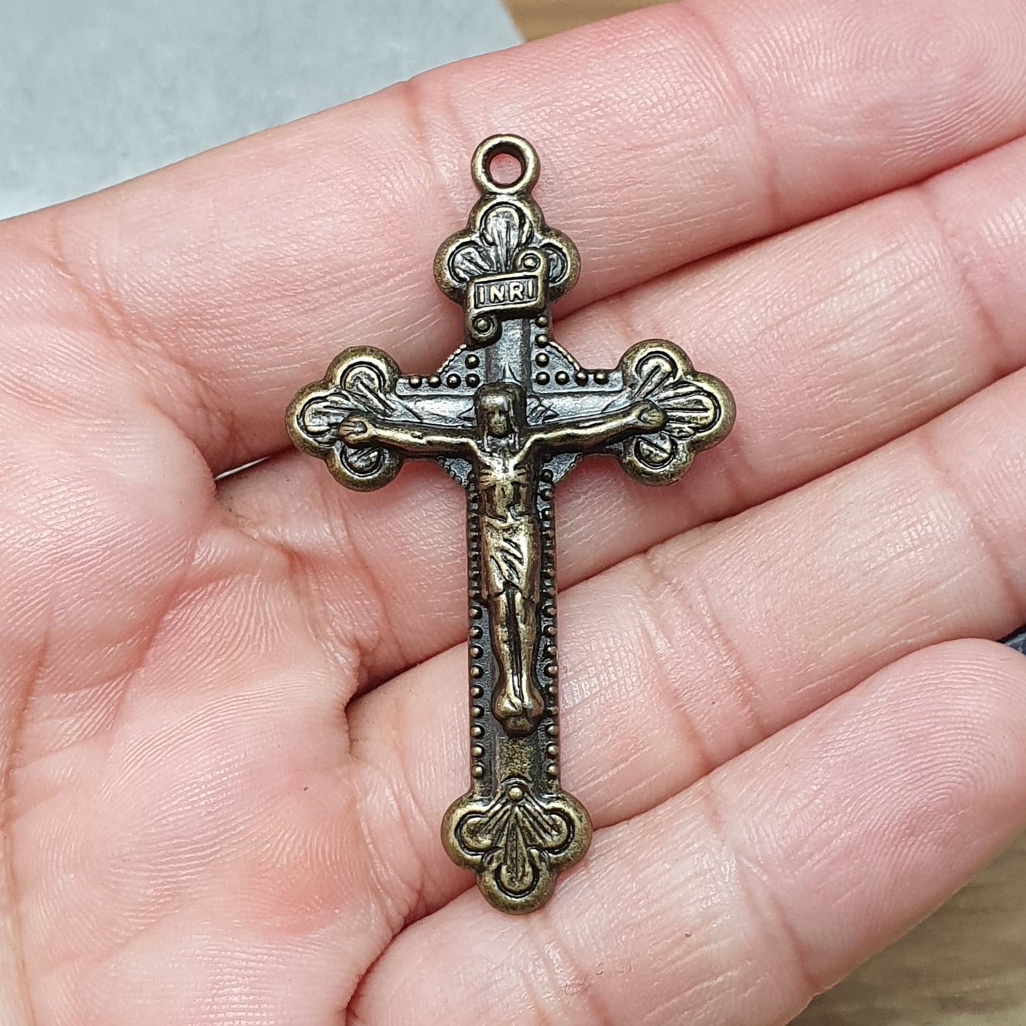 Anhänger Kreuz, antik bronzefarbig, 48mm, Rosenkranz, Jesus