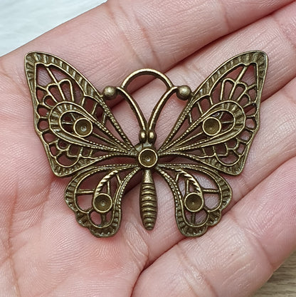 1x Anhänger filigraner Schmetterling, antik bronzefarbig, 36mm, Schmuck DIY