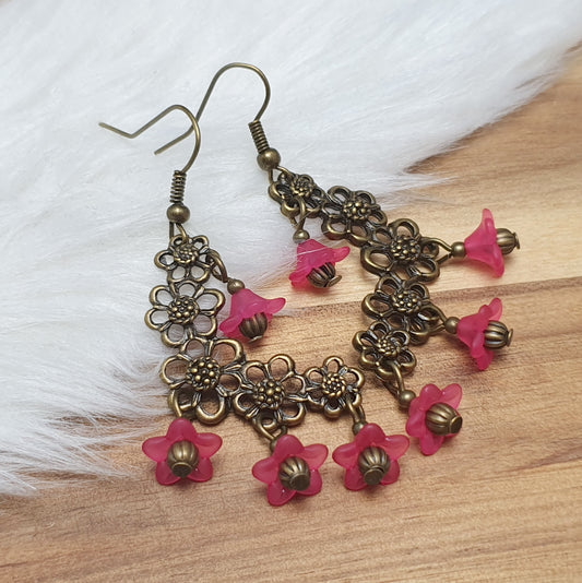 Ohrhänger Gipsy, mit Kranz und Blüten, Pink, antik bronzefarbig