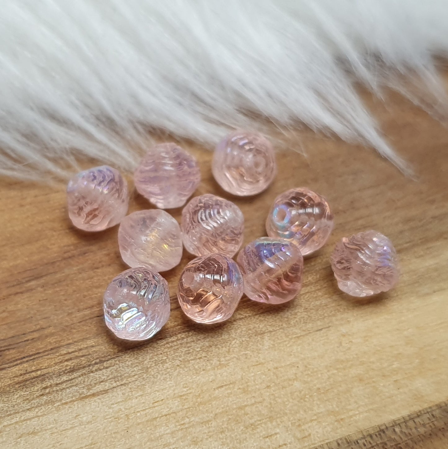 10 gerillte Glasperlen aus Gablonz rosa irisierend, 6mm, bikonisch