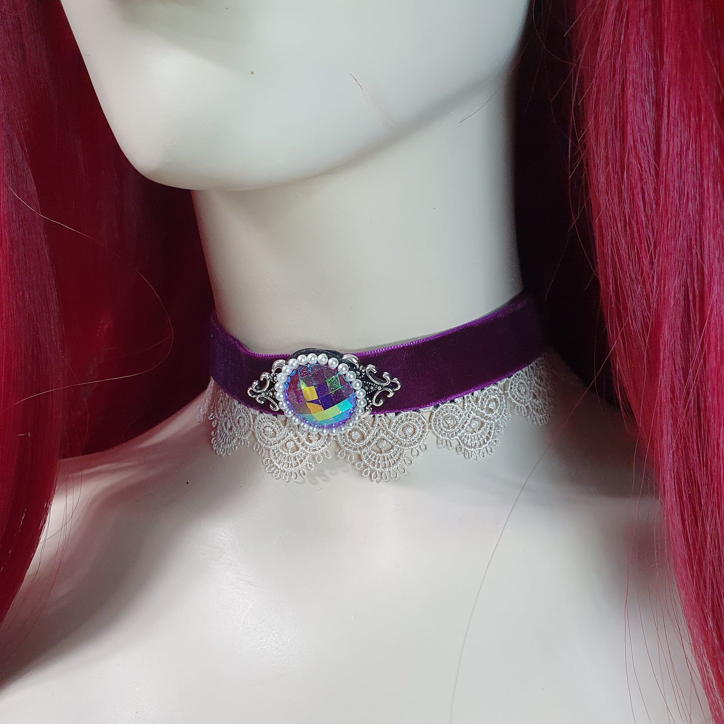 Choker, Samt, Violett, mit Borte & handgefertigtem Zierteil