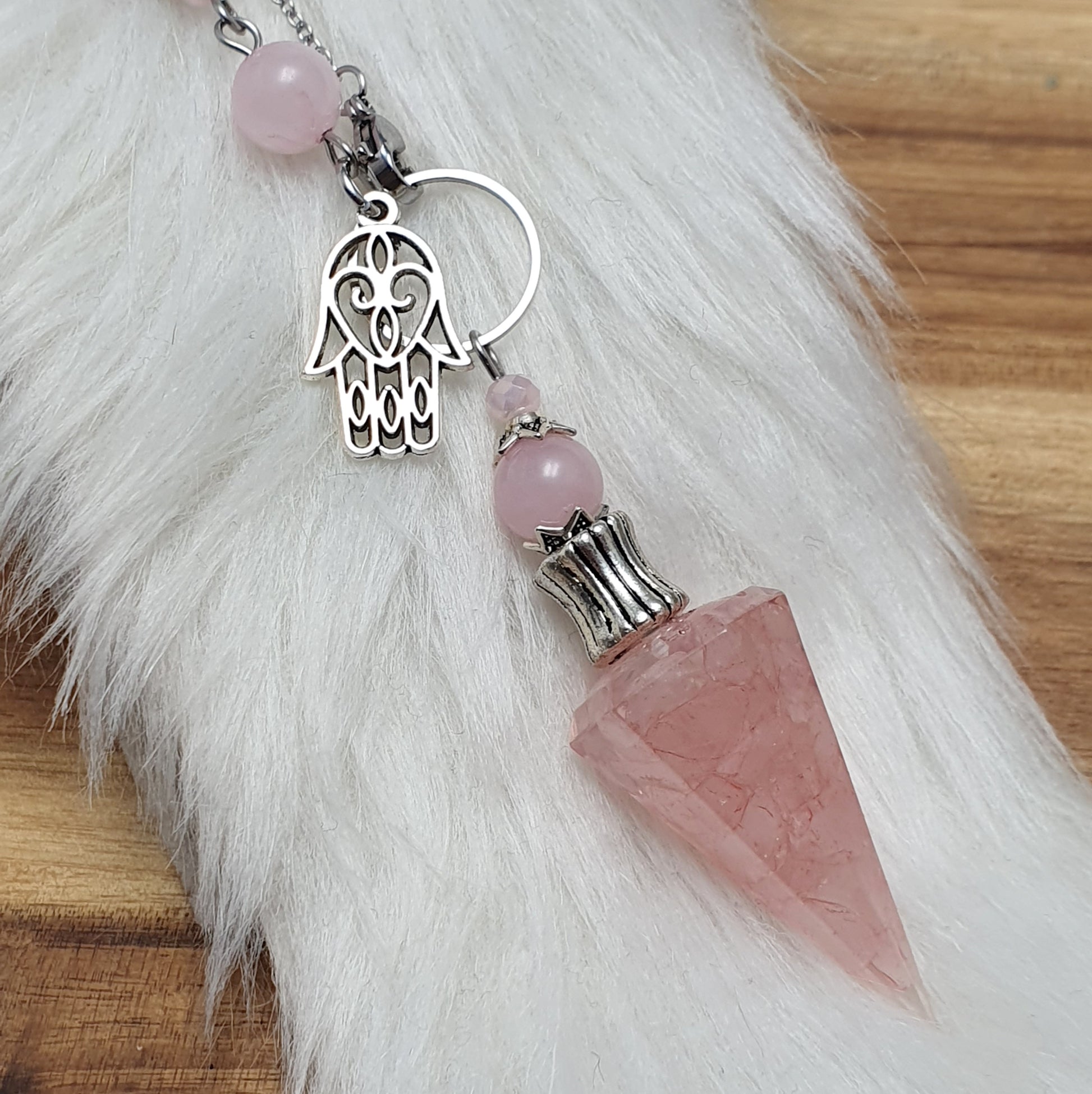 Pendelkette. Pendel Rosenquarz mit Hamsa Hand, Schutz, Liebe, Güte
