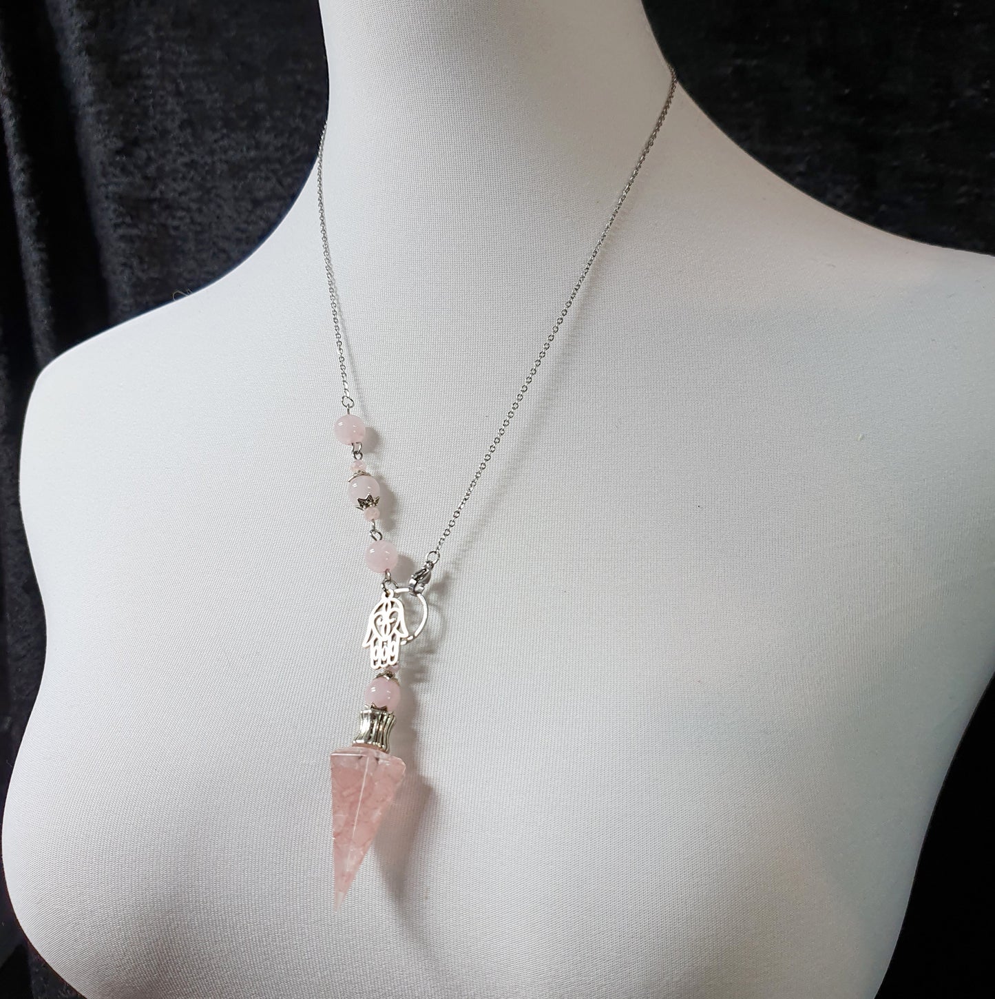 Pendelkette. Pendel Rosenquarz mit Hamsa Hand, Schutz, Liebe, Güte