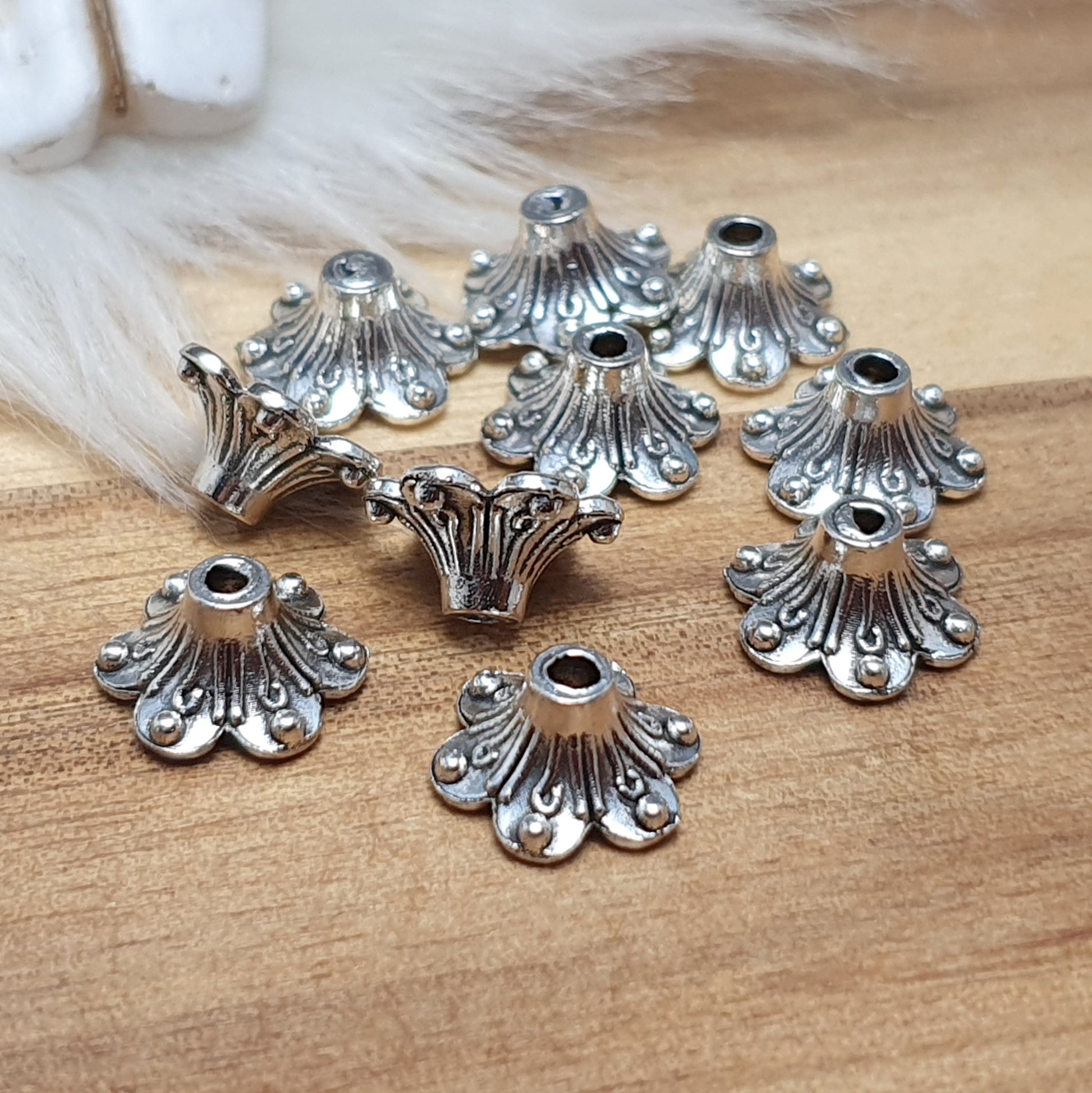 10 Perlenkappen, Trichter, Blume, 10mm, antik silberfarbig