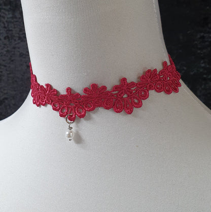 Zarter Choker rote Ätzspitze, Blumen, Bogenkante