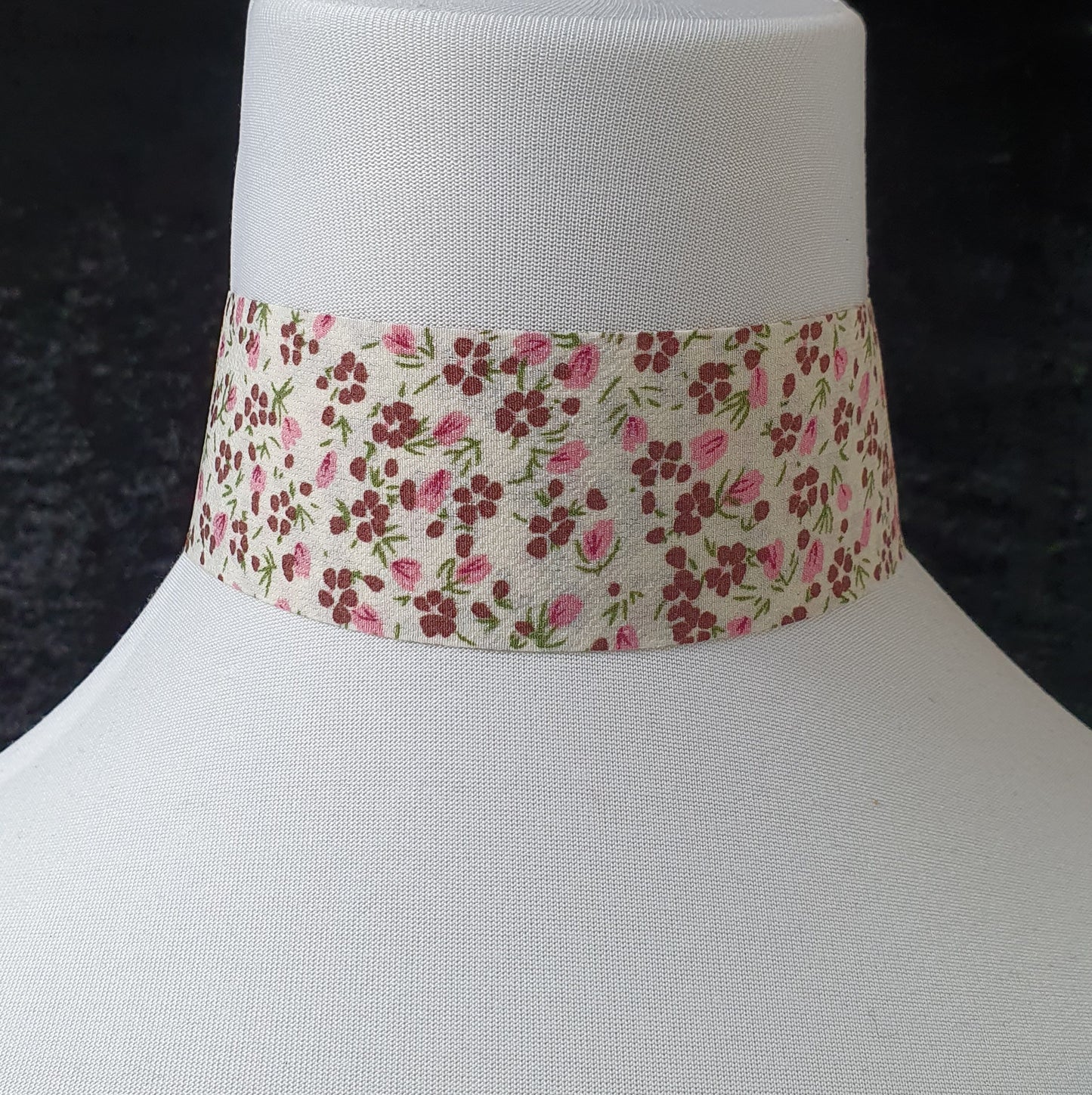 Weicher Choker, Cremeweiß mit Blumenprint, 4cm breit