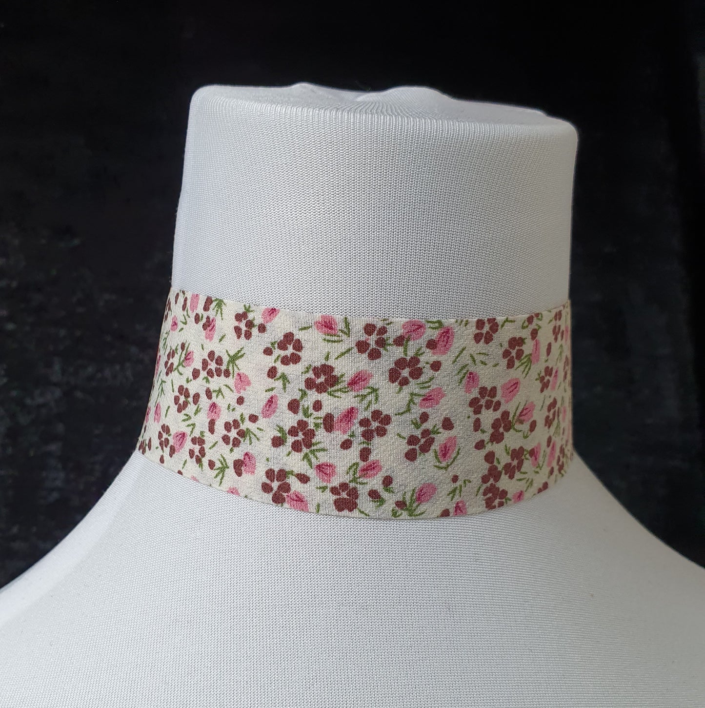 Weicher Choker, Cremeweiß mit Blumenprint, 4cm breit