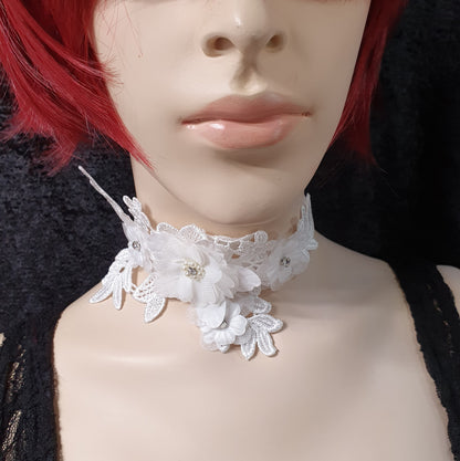 Choker weiß, Samt, mit Blumenapplikation