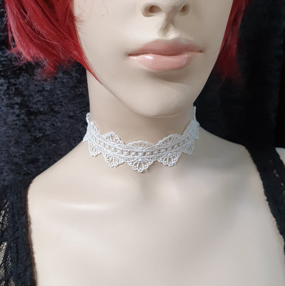 Zarter Choker Ätzspitze, schlicht, Doppelbogen