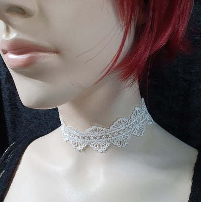 Zarter Choker Ätzspitze, schlicht, Doppelbogen