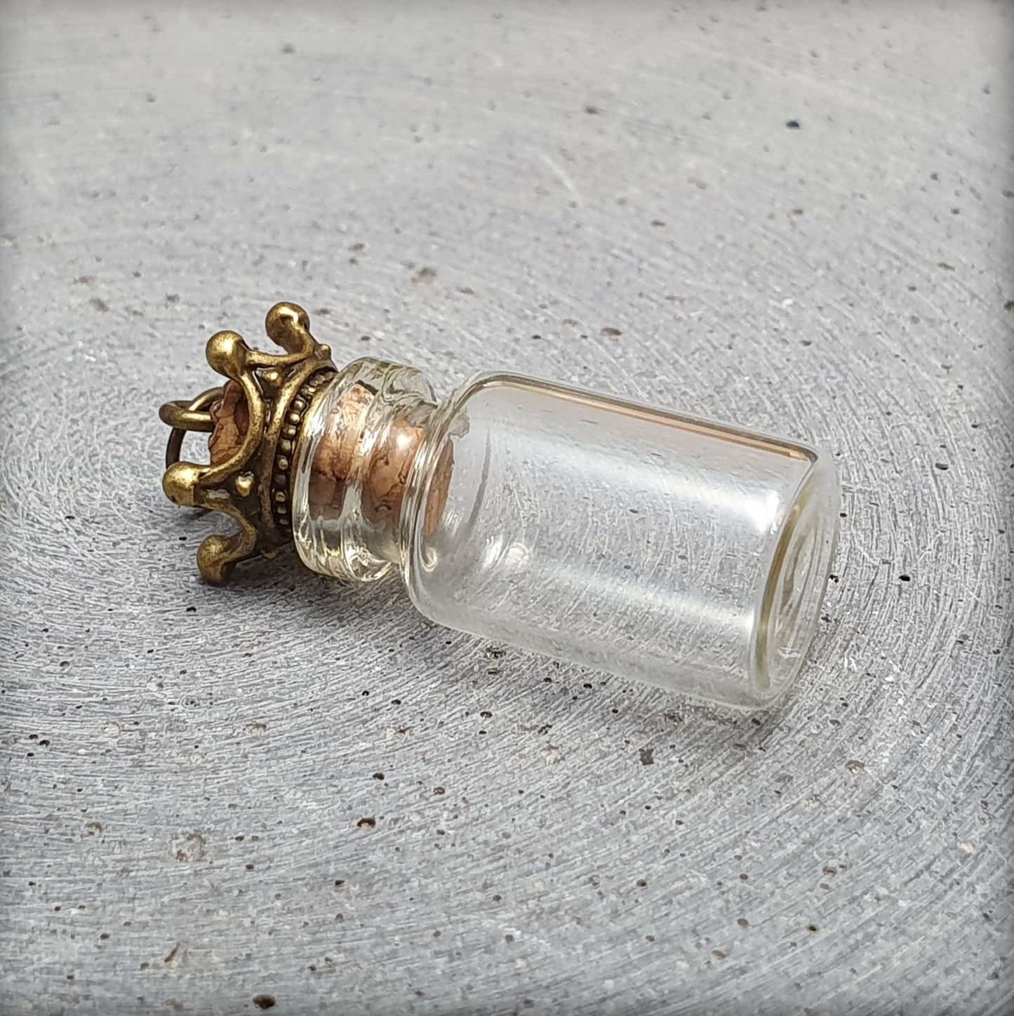 Mini Bottle mit Korken & Krone antik bronzefarbig, 24x13mm